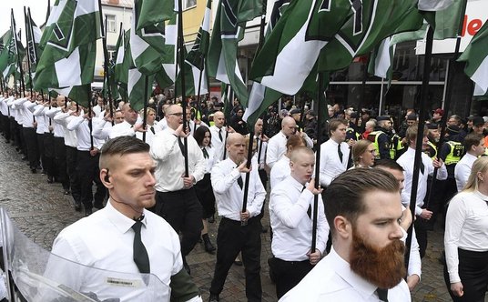 Marsz Nordic Resistance Movement w mieście Ludvika