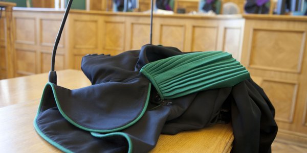 Adwokat z Warszawy aresztowany ws. fałszywych zamachów. Nieoficjalnie: jest rodzinnie związany z politykiem PiS