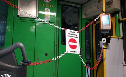 Z powodu wysokiej liczby zakażeń koronawirusem w pojazdach komunikacji miejskiej w Poznaniu wracają 