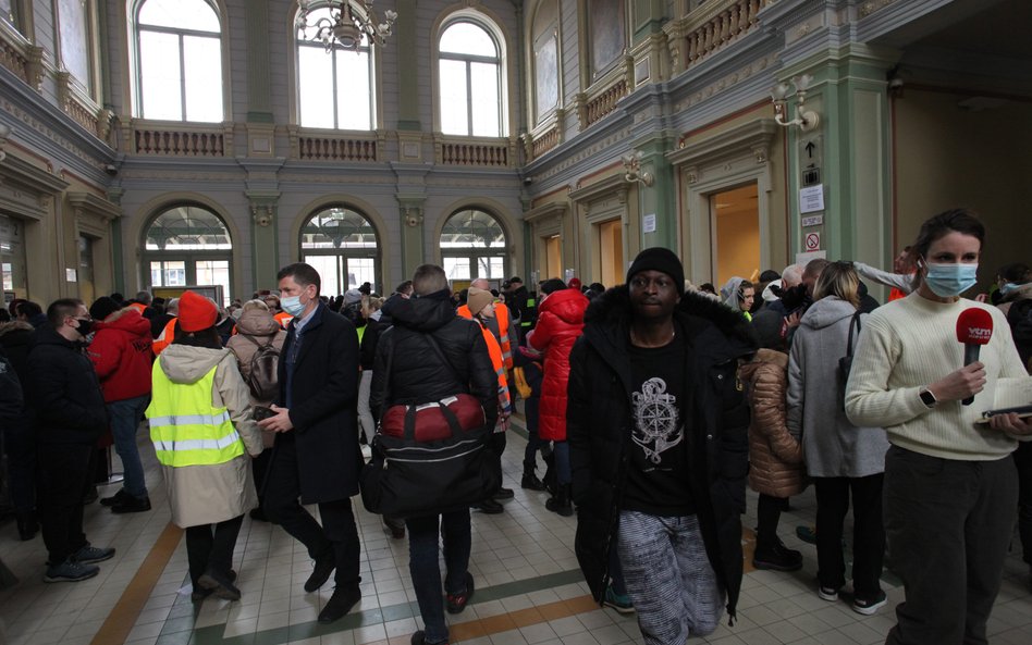 W Przemyślu pojawiają się uchodźcy z Ukrainy różnej narodowości i koloru skóry. Wszyscy chcą wrócić 