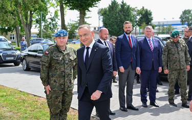 Narada prezydenta z ministerm obrony i dowódcami wojskowymi przed szczytem NATO odbyła się w Centrum