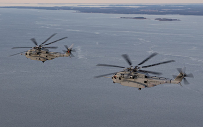 Śmigłowce Sikorsky CH-53K King Stallion w locie w szyku. Fot./Sikorsky.