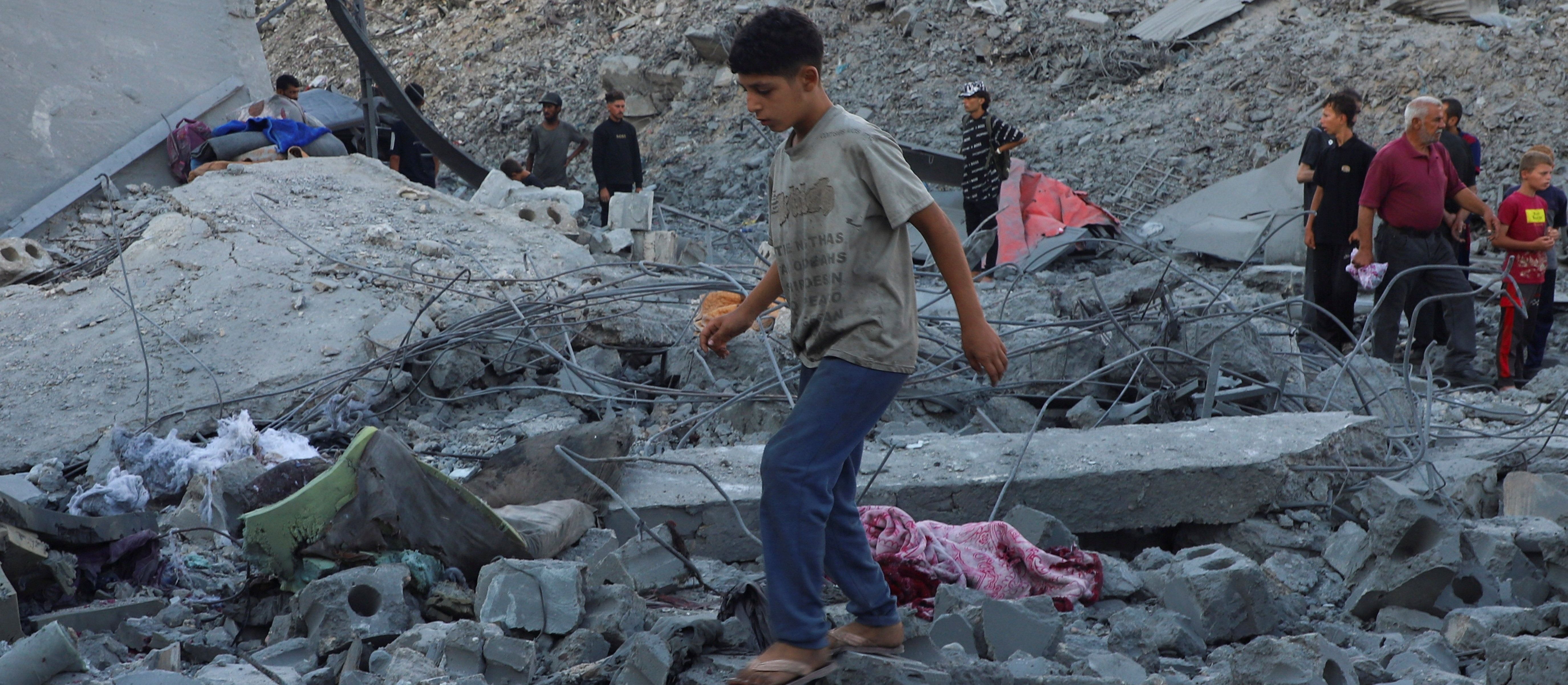 Strefa Gazy: Izrael miał zbombardować budynek, w którym schroniło się ok. 200 osób