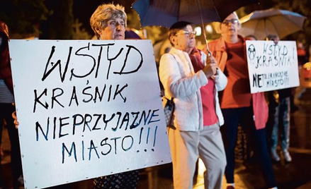 Pod koniec września mieszkańcy Kraśnika protestowali przeciwko decyzji radnych o ogłoszeniu ich mias