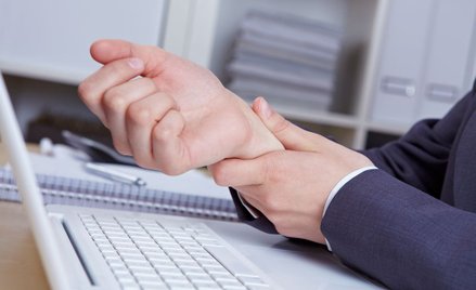 Bolą cię stawy? Łykanie tabletek przeciwbólowych może zaszkodzić sercu