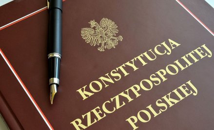 Zmiana konstytucji: (Nie)możliwa z(a)miana