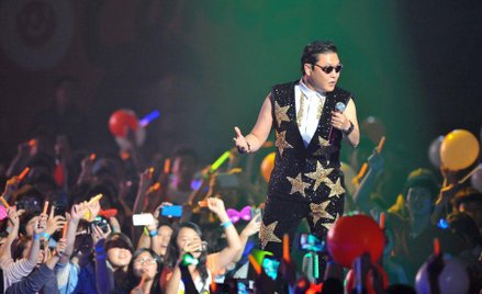 Psy koncertuje w Seulu