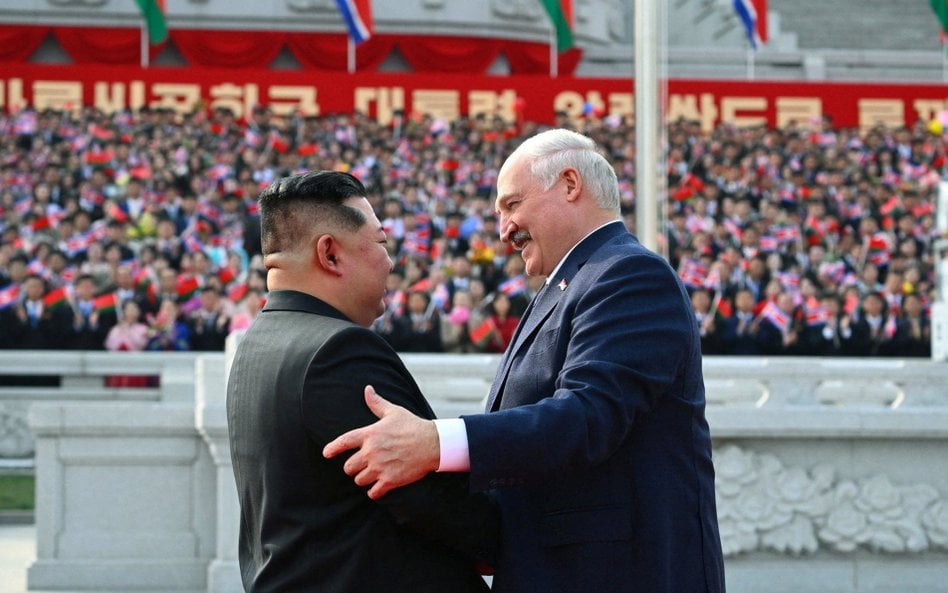 Aleksandr Łukaszenko w czasie wizyty w Korei Północnej