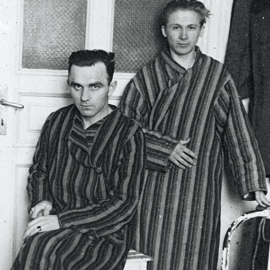 Wśród jeńców przybyłych było ponad 400 rannych pod opieką lekarzy z powstania fotografie z archiwum 