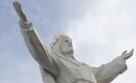 Anteny od internetu w koronie Chrystusa w Świebodzinie