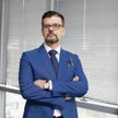 Z grupą Pekao związany jest od 1996 r. Dyrektorem biura maklerskiego jest od stycznia 2009 r. W lata