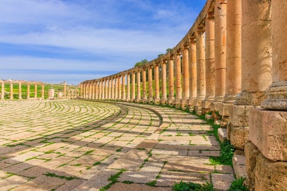 Owalne Forum i Cardo Maximus w Dżarasz