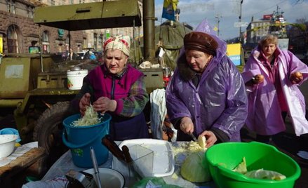 Powrót normalności. W Kijowie otwarto sklepy, ruszyło metro. Dla tych, którzy pozostali na Majdanie,