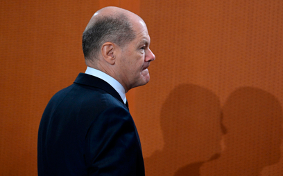 Niemogący podjąć odważnych decyzji kanclerz Olaf Scholz przyczyniał się do osłabienia jedności Europ