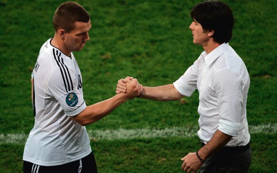 Lukas Podolski, Joachim Löw: męski uścisk dłoni