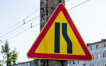 Rada dzielnicy wniosła o wprowadzenie zakazu zwężania ulic oraz likwidowania miejsc parkingowych na 