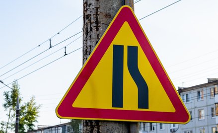 Rada dzielnicy wniosła o wprowadzenie zakazu zwężania ulic oraz likwidowania miejsc parkingowych na 