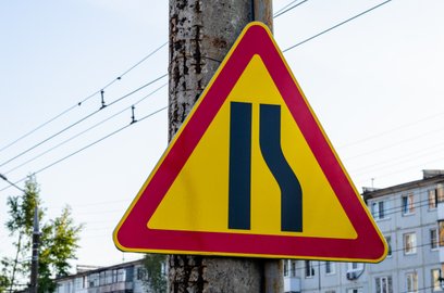 Rada dzielnicy wniosła o wprowadzenie zakazu zwężania ulic oraz likwidowania miejsc parkingowych na 