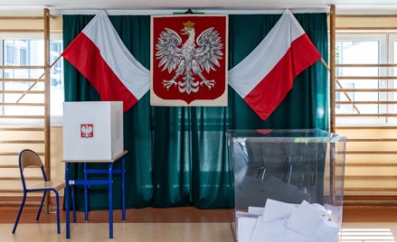 Konfederacja „języczkiem u wagi”. Jakie koalicje po wyborach parlamentarnych wyobrażają sobie Polacy