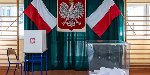 Konfederacja „języczkiem u wagi”. Jakie koalicje po wyborach parlamentarnych wyobrażają sobie Polacy?