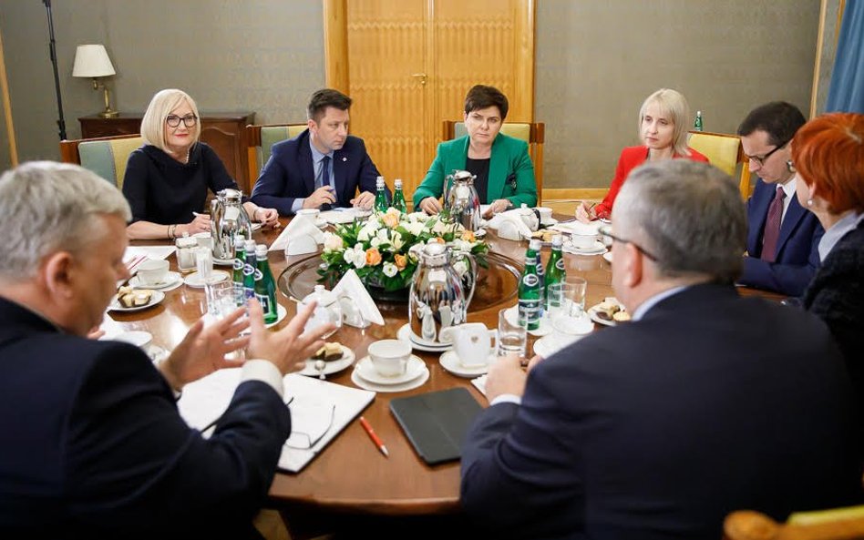 Rząd PiS przedstawi szczegóły swoich nowych propozycji