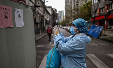 W całych Chinach z powodu COVID-19 leczy się 79 osób