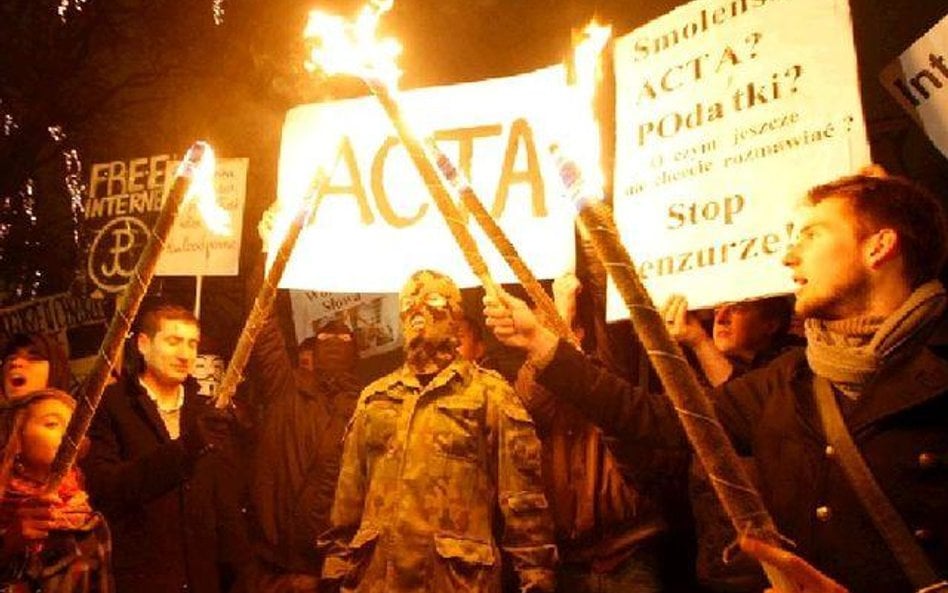 Wyścig o kontrolę nad Anonimowymi