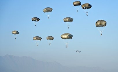 Żołnierze 82. Dywizji Powietrznodesantowej są gotowi na przerzut w dowolne miejsce na świecie w ciąg
