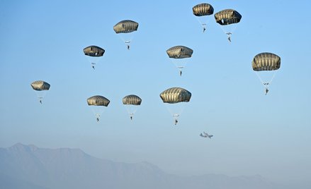 Żołnierze 82. Dywizji Powietrznodesantowej są gotowi na przerzut w dowolne miejsce na świecie w ciąg