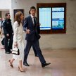 Kevin Warsh, kandydat na stanowisko przewodniczącego Rezerwy Federalnej, opuszcza salę obrad wraz z 