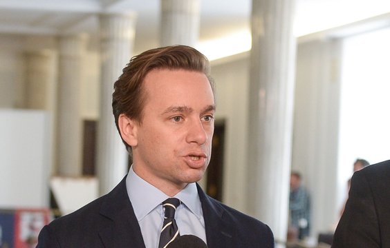 Wicemarszałek Sejmu Krzysztof Bosak (Konfederacja) na konferencji prasowej w Sejmie