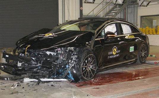 Mercedes EQS: Bezpieczeństwo dorosłych pasażerów: 96 proc., bezpieczeństwo dzieci: 91 proc., ochrona