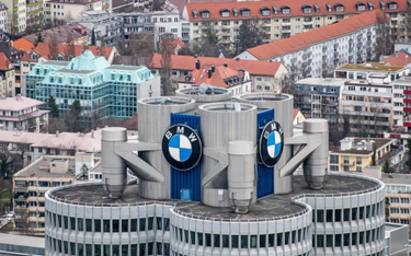 Niemcy: Akcje producentów aut pod dużą presją
