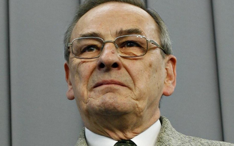 Zbigniew Romaszewski: W sprawie tragedii smoleńskiej skandal goni skandal
