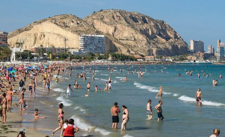 Plaże Costa Blanca czekają na turystów długoterminowych