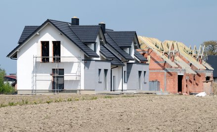 Koszty budowy domu rosną. Powodzeniem cieszą się mniejsze metraże