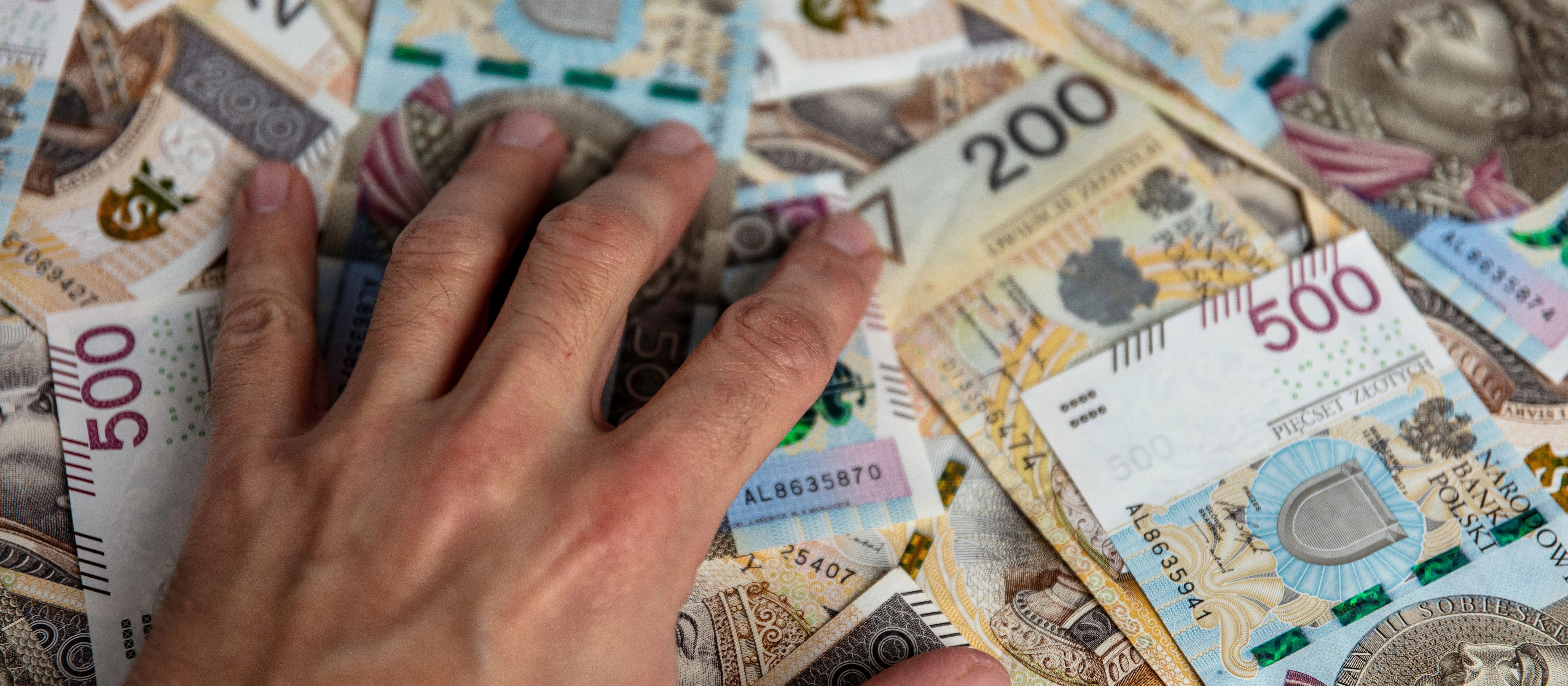 Przy dziedziczeniu po kuzynostwie spadkobierca zapłaci wyższy podatek – jak obcy