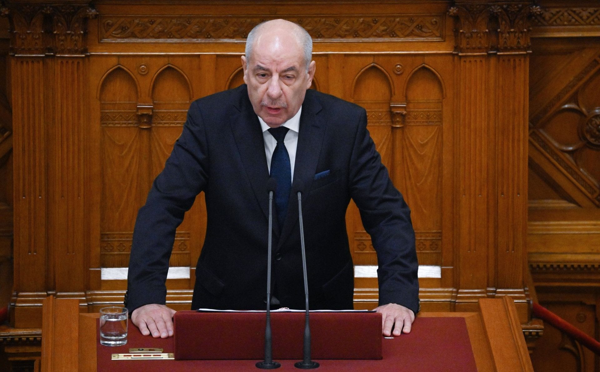 Венгерский парламент примет 17-ю поправку к конституции. Цель — отстранить президента