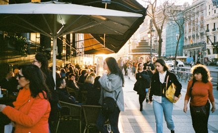 W hiszpańskich barach i restauracjach zaczęło brakować ulubionych trunków Hiszpanów.
