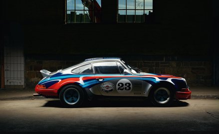 Wyczynowy samochód na tor w kosztach firmy