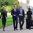 Książę Harry ze starszym bratem, Williamem, w czasie uroczystości pogrzebowych ich babci, Elżbiety I