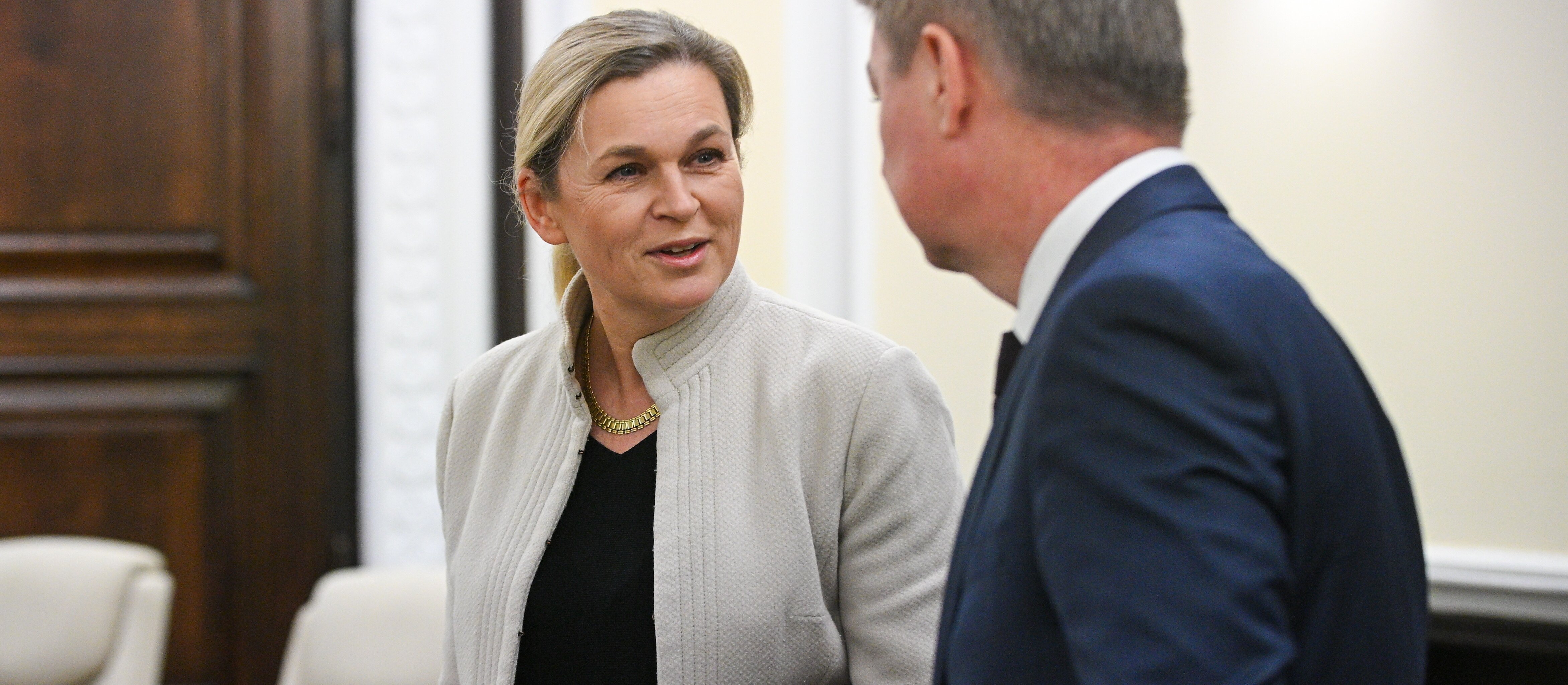 Barbara Nowacka: Otoczenie prezydenta go kompromituje. Na końcu to jego podpis się pojawia