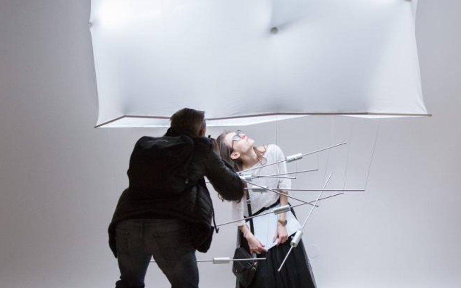 1. Obiekt ...weight of light...weight of cloud Jakuba Jagiełły