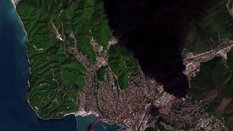 Widoczny na zdjęciu satelitarnym dym nad rafinerią w Tuapse w Kraju Krasnodarskim w Rosji