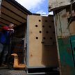 Transport dużych kotów z zoo w Charkowie