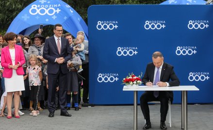 800+ z podpisem prezydenta. Od kiedy wypłata