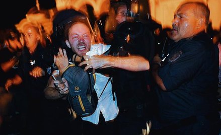 Bitwa o parlament. Podczas wtorkowych starć z policją przed gmachem Zgromadzenia Narodowego, rannych