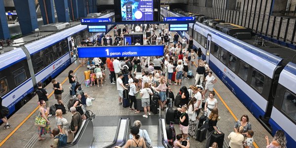Upały wstrzymują ruch pociągów towarowych w Polsce — alarm na kolei