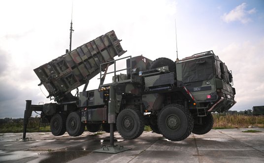 Prezentacja systemu obrony rakietowej Patriot w siedzibie niemieckiego kontyngentu wojskowego w Rzes