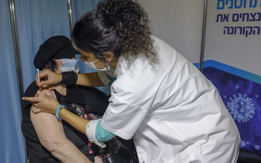 Izrael zaczyna szczepić 40-latków. 250 tys. szczepień na dobę